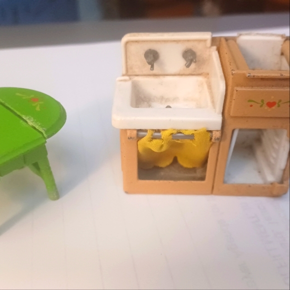 Metal doll furniture. Table and sink - Picture 3 of 3